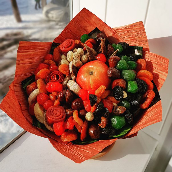 Sedobnyj-buket-159.-Bukety-iz-suhofruktov-i-orehov.jpg