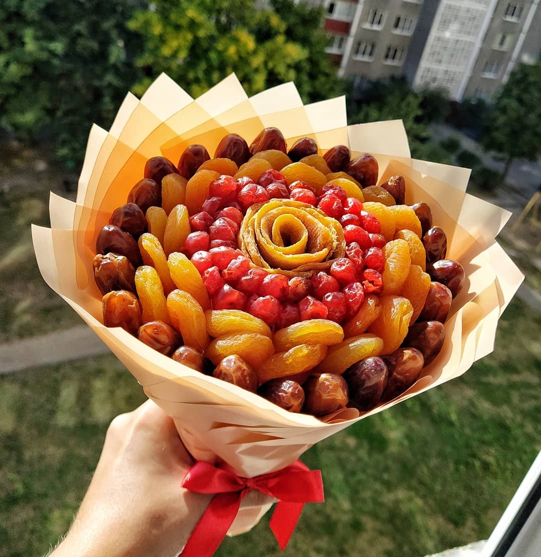 Sedobnyj-buket-176.-Bukety-iz-suhofruktov-i-orehov.jpg