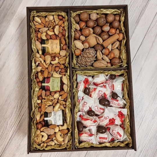 Sedobnyj-buket-177.-Bukety-iz-suhofruktov-i-orehov.jpg